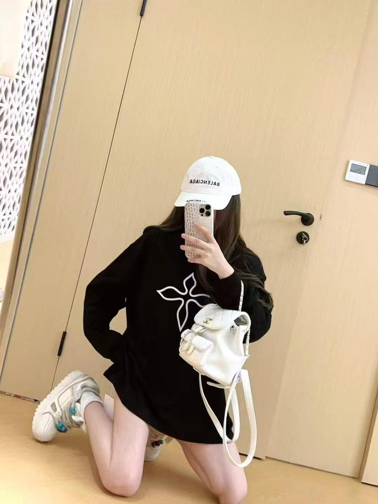 SMFK Black Magnolia Oversized Long-Sleeve Cotton Sweatshirt – Autumn/Winter Edition