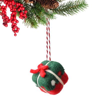 Mini Christmas Wool Felt Cartoon Gift Box 3D Pendant Handmade Wool Felt Christmas Tree Decoration For Outdoor Wall Window