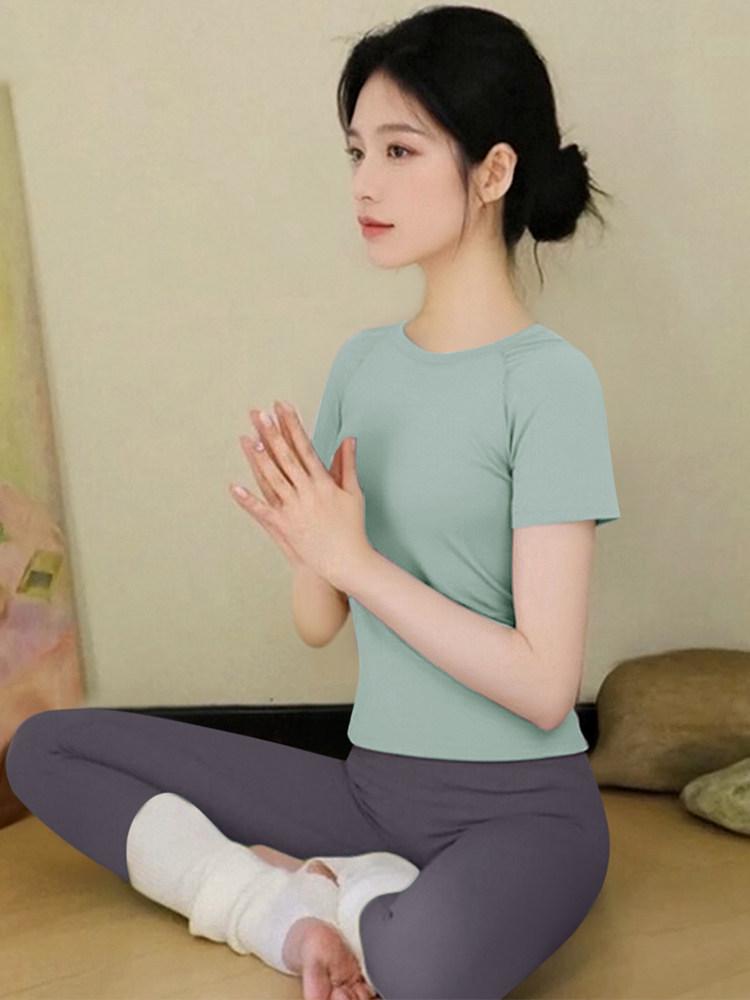 2026 Nude-Feel Stunning Yoga & Pilates Women's Short-Sleeve Set
