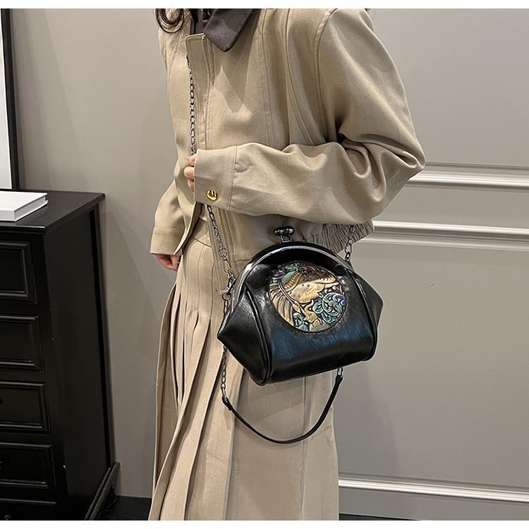 Retro Small Chain Messenger Bag for Women Crossbody Shoulder Bags Fashion Satchel Shell Bag