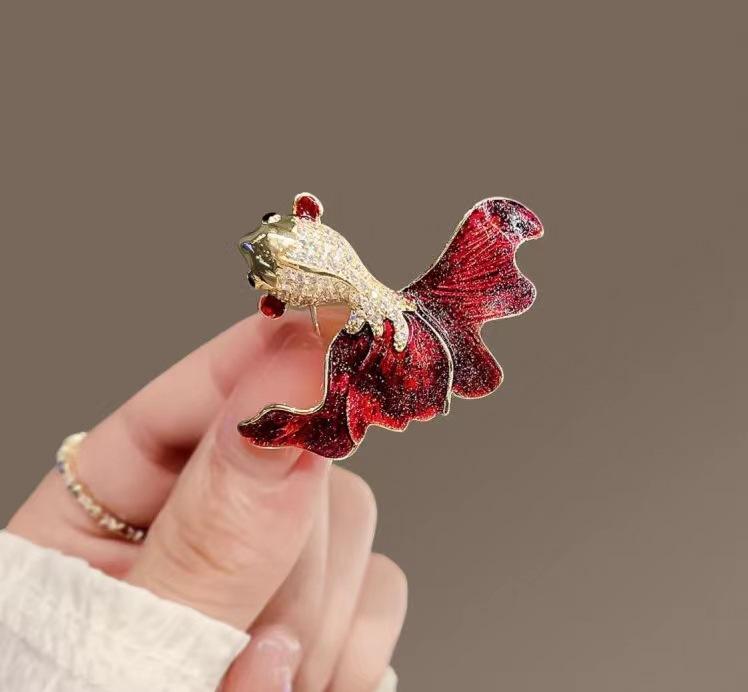 

Высококачественная красная золотая рыбка брошь женская высококлассная Sense Of Good Luck корсаж кои универсальные аксессуары куртка креативный подарок булавка