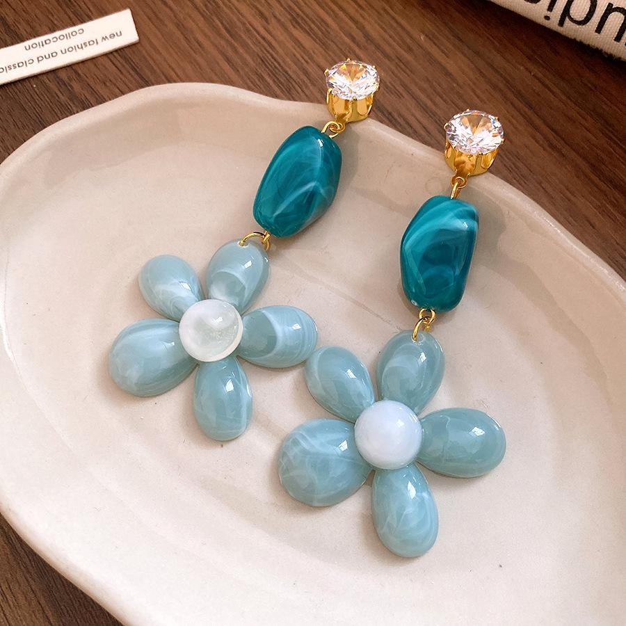

Silver needle zircon resin flower pendant earrings spring and summer vacation wind fresh and sweet stud earrings niche high-end earrings