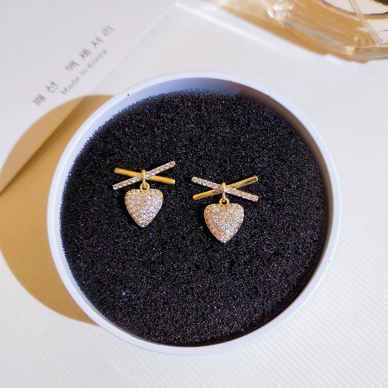 Diamond-inlaid Earrings  Small Radish Ear Clips  No Piercings Women's Earrings  Fashionable Earrings  Sweet and Cool Style Earrings  New Style