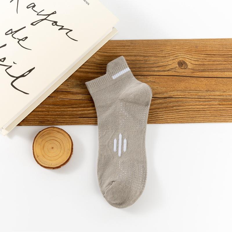 

Summer Men s Socks: Sweat-absorbing, Odor-proof, Breathable, Thin, All-cotton, Shallow-mouthed Short Socks, Low-top Mesh, Lifted Ear Sports Socks 1 pair сірий колір
