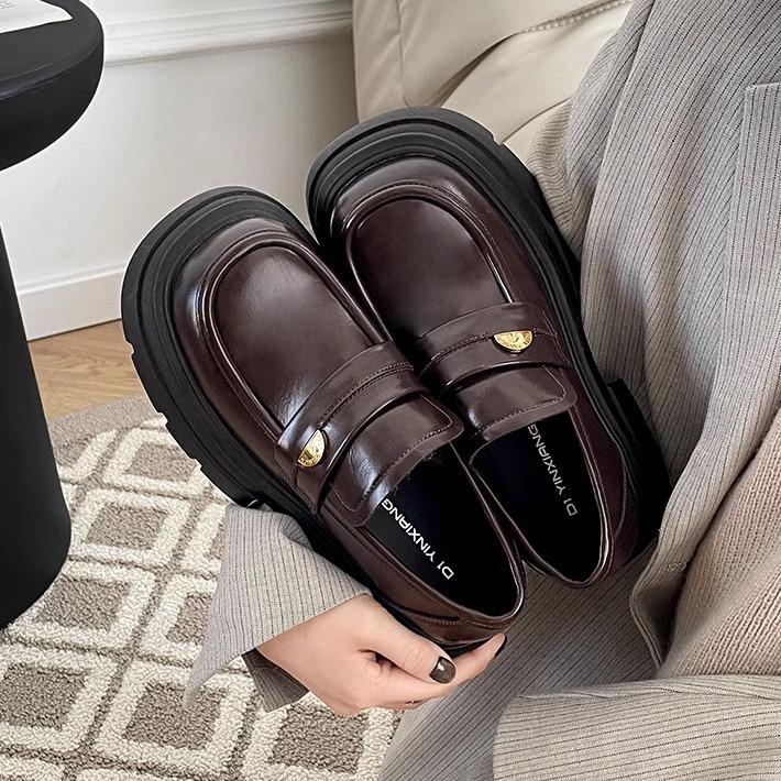 

Черные британские ретро универсальные туфли на платформе из маленькой кожи женские 2025 новые осенне-зимние с юбкой лоферы 40 коричневый