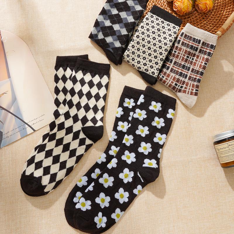 Long Socks for Women Autumn and Winter Mid-tube Women's Socks Sweat-absorbent and Breathable College Style Ins Trendy Socks