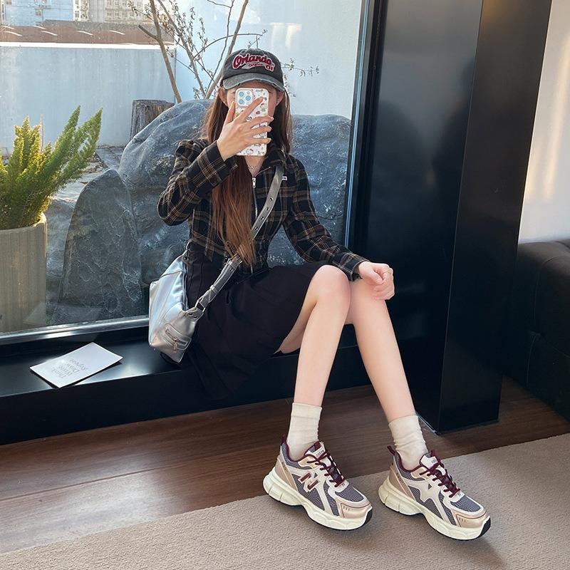 Retro shoes women's summer new high-end thick-soled versatile feet small and light casual sports shoes