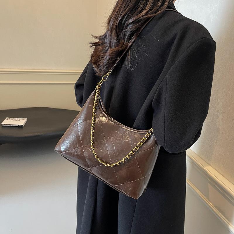 

Нишевый дизайн текстурированная сумка-мессенджер для通勤 2025 осень и зима новая ретро бриллиантовая цепочка сумка-тоут темно-коричневого