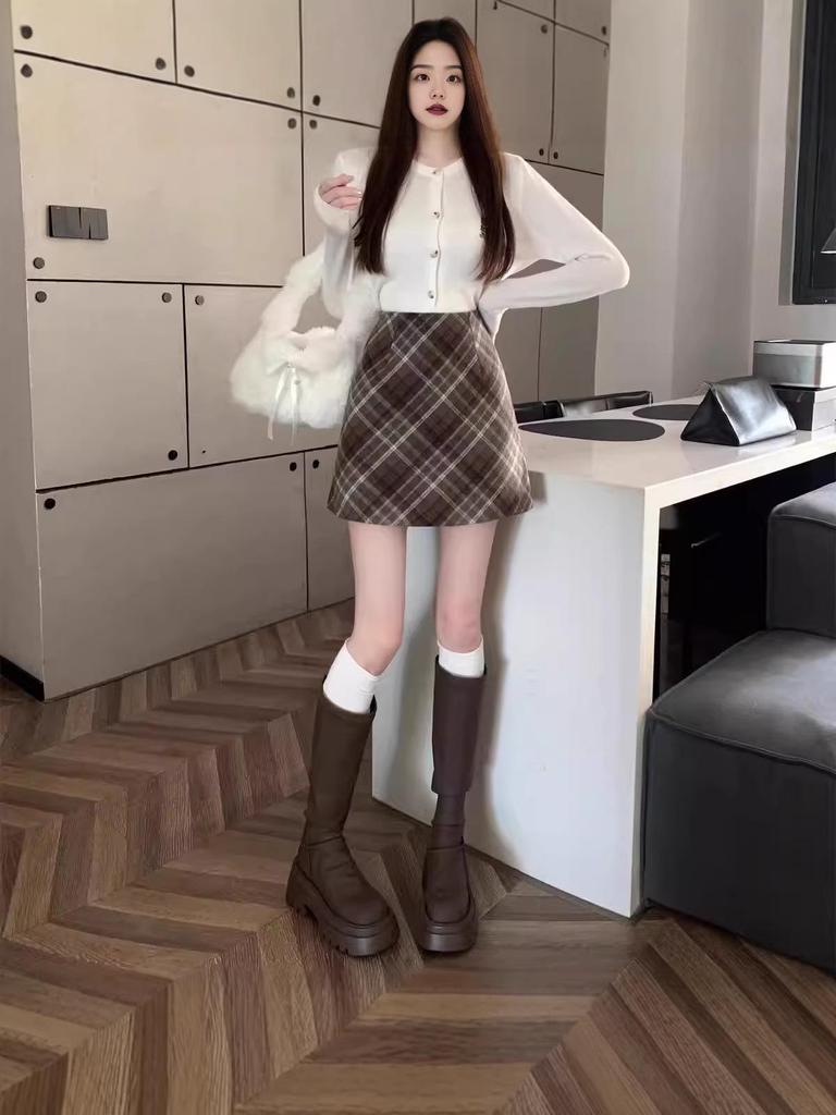 Women's Plus Size Collegiate Style Plaid Wool Mini Skirt for Autumn/Winter, Coffee