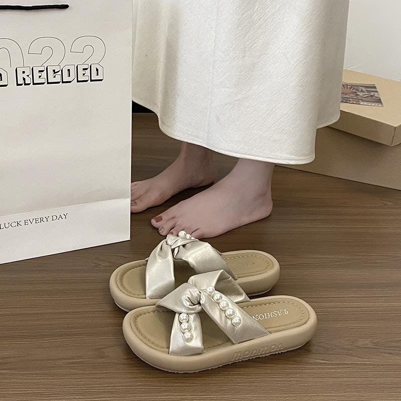 French beautiful platform sandals women's 2025 new summer wear not tired feet women with skirts beach one-word drag