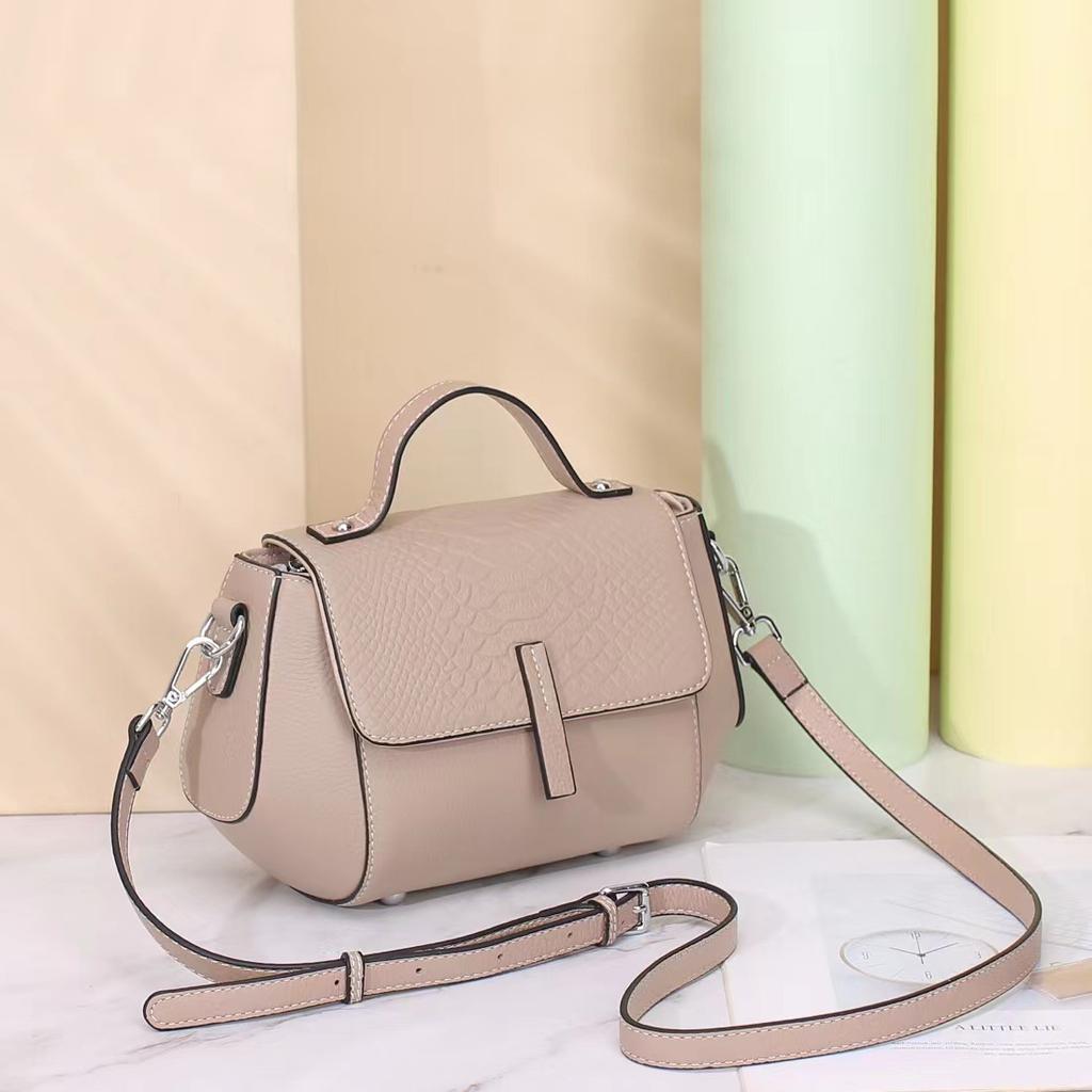 Cowhide New Casual Women's Bag, Shoulder Messenger Medium Bag, Women's Handbag, Large-capacity Pig Bag.