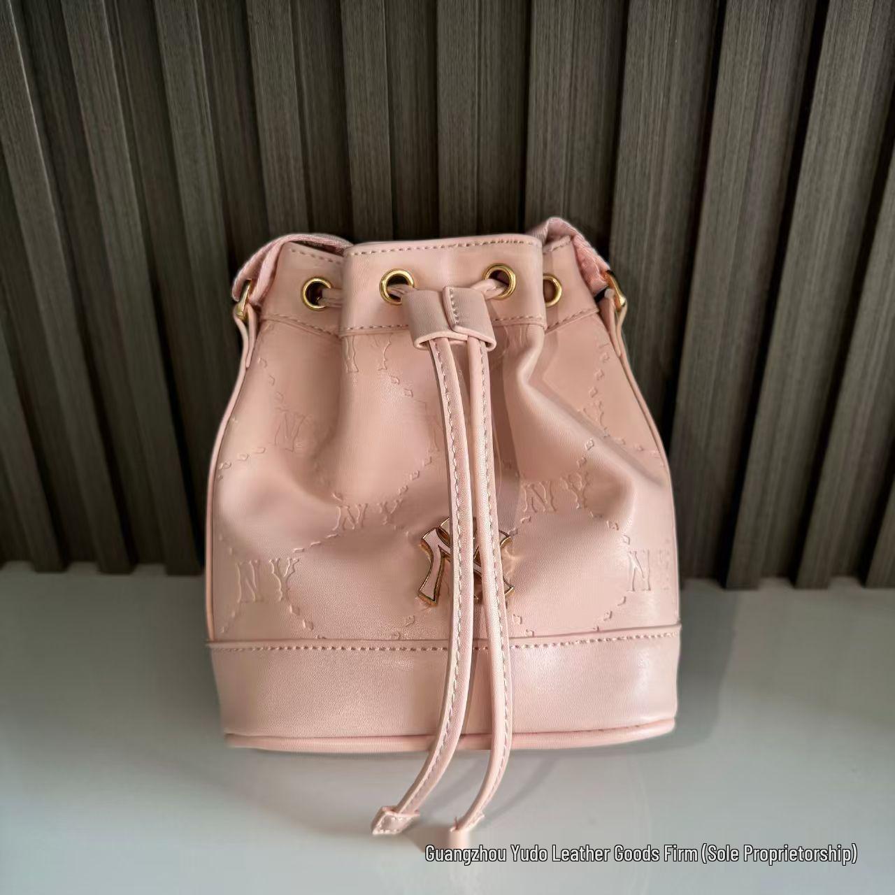 

MLB Korea 2025 New NY Tote Bag Shoulder Bucket Boston Bowling Fashion Underarm Bag розовый