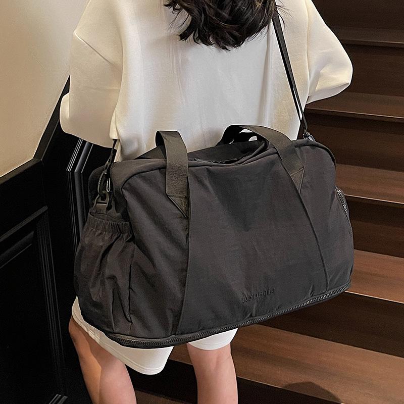 Women's Large Capacity Fashion Travel Duffle Bag - Lightweight Handheld for Sports, Fitness, and Short Trips