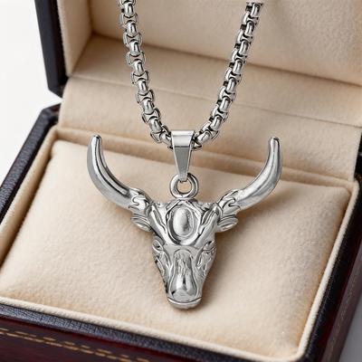 Vintage Distressed Bull Head Pendant with Chunky Chain, a Street Style Accessory for Men'S Trendy Outfits