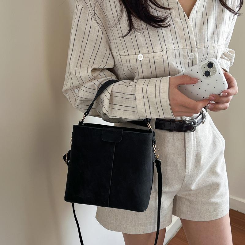Fashion retro small bag women's new trendy versatile messenger bag fashion niche daily hand bucket bag