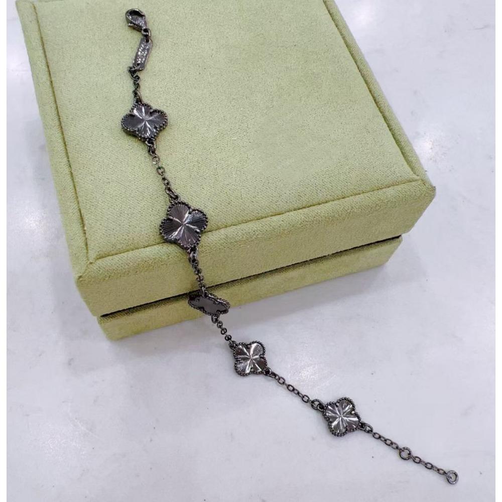 Neues Mini-Fünfblüten-Armband mit vierblättrigem Kleeblatt Schlichtes und modisches Nischenarmband