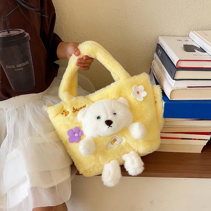 Fresh and cute three-dimensional bear messenger bag hand bag girl heart student going out large capacity shoulder storage bag