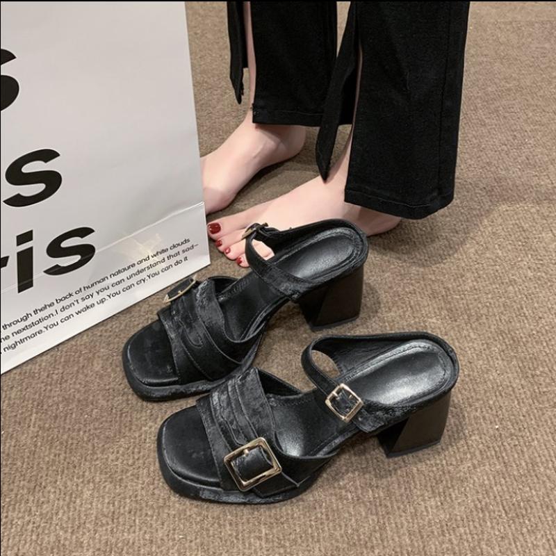 

Женские тапочки Сандалии Туфли с квадратным носком Лето 2025 Новое Платье Элегантные Босоножки с открытым носком Женский тренд Шлепанцы 40 чёрный