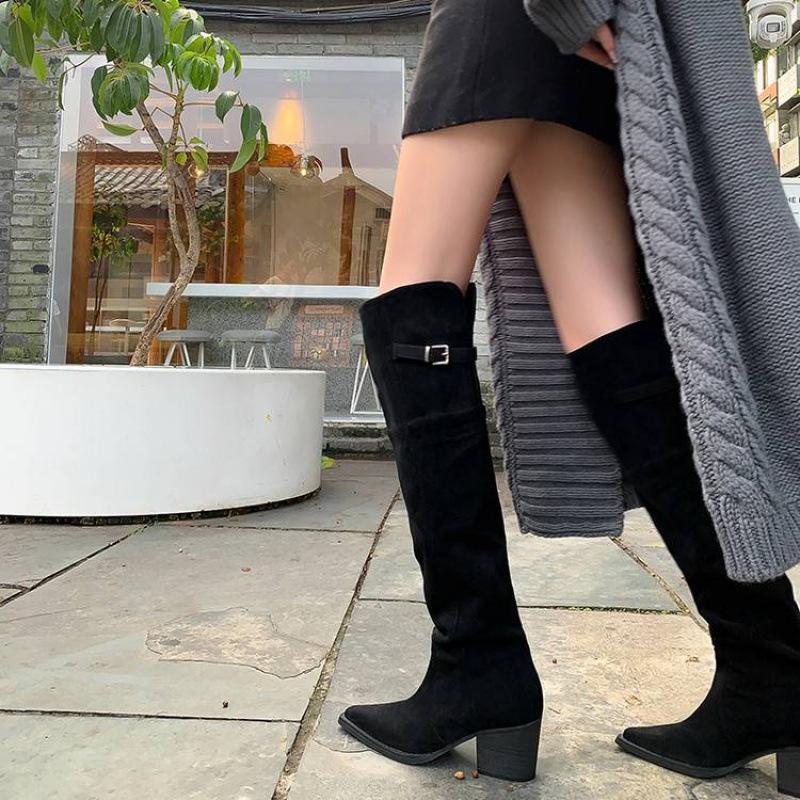 

Осенне-зимние женские кожаные сапоги однотонные кожаные большого размера женские сапоги средний каблук квадратный каблук новая резиновая мягкая подошва коровья кожа сапоги до колена 40 чёрный