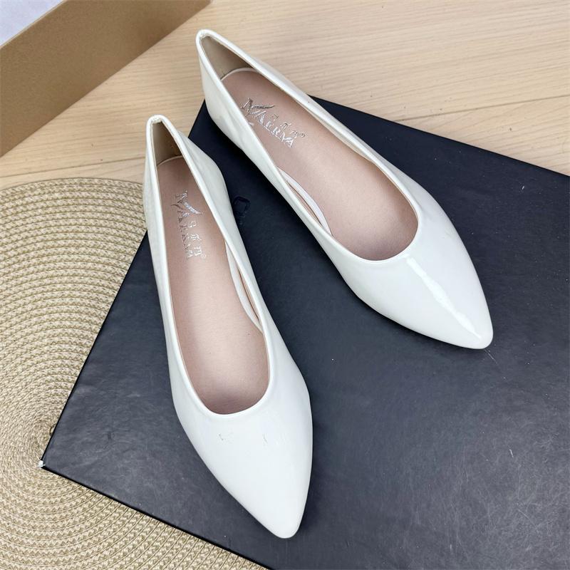 Fashion 2025 New Pointed Toe Women's Flat Shoes Patent Leather Work Boat Shoes Large Size Women Shoes 42 43 Loafers Women Zapatos Mujer