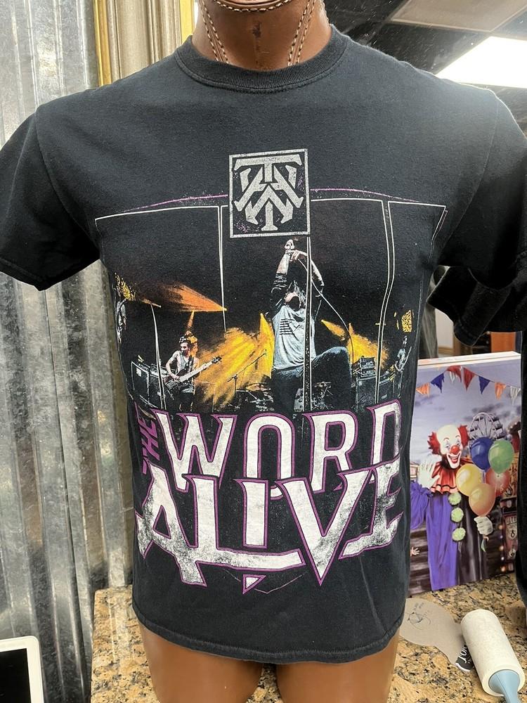THE WORD ALIVE 2013 ТУР СЕЙЧАС МЫ ЗДЕСЬ КОНЦЕРТНАЯ ФУТБОЛКА РАЗМЕР Med M МУЖСКАЯ ЧЕРНАЯ Унисекс Футболка L