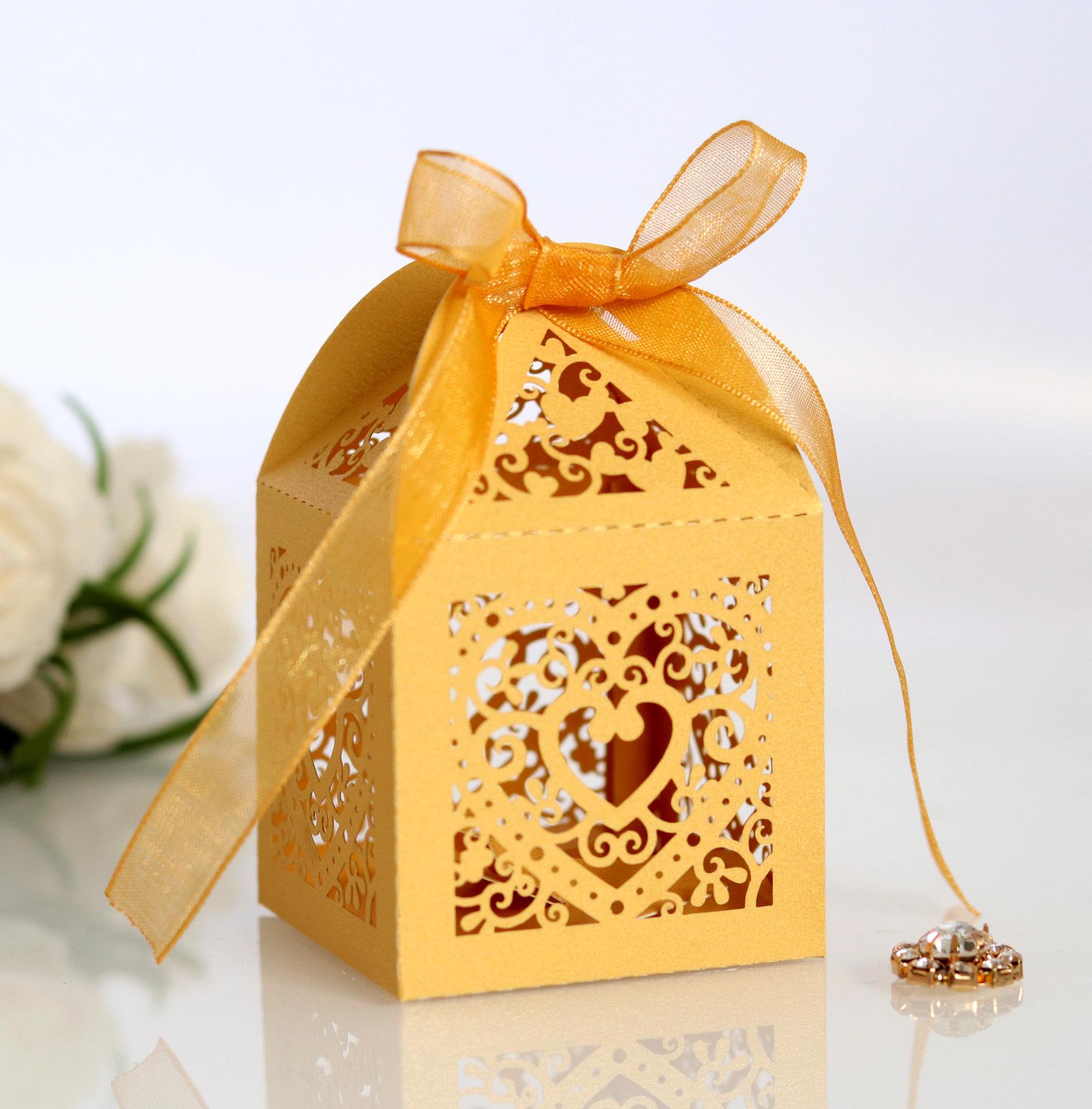 Ivory Heart-Shaped Wedding Candy Box for Chocolates золотой