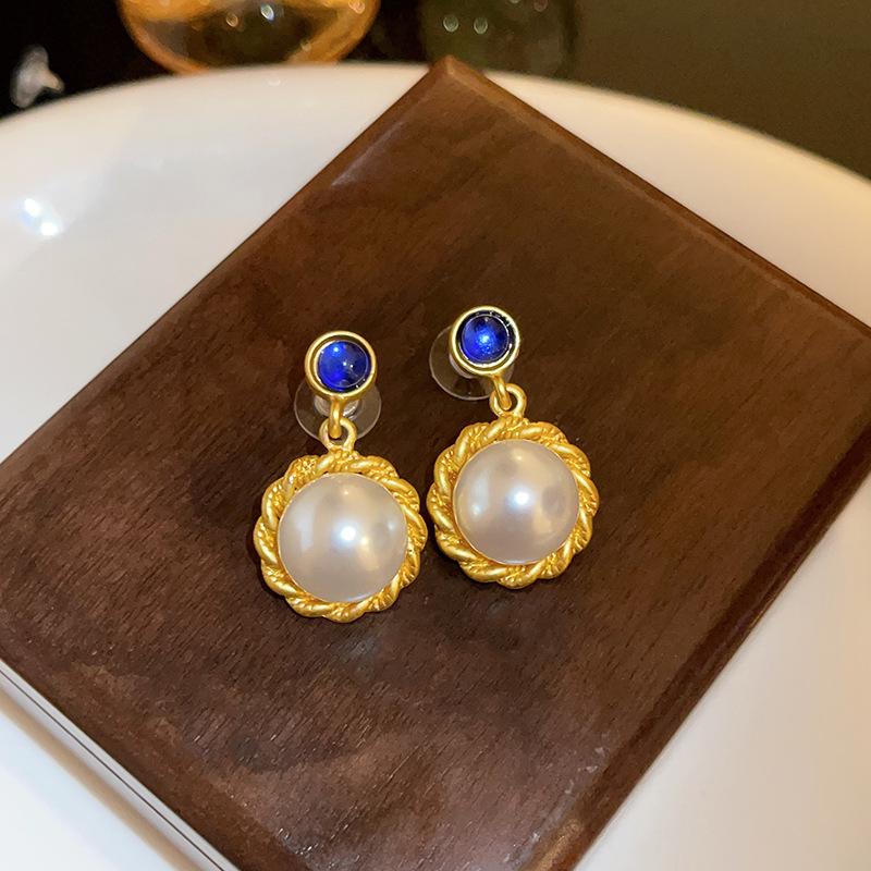 Elegant Zircon Pearl French Retro Luxury Earrings 2025