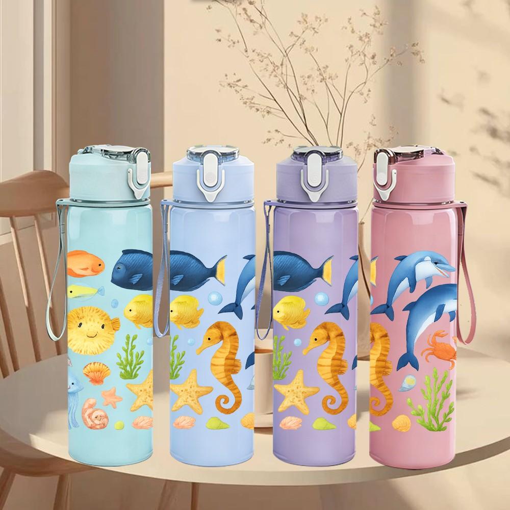 1 Stück Ozean Meeres Tier Muster 750ml Farbe Kunststoff Sport Wasserflasche Auslaufsicher Klappdeckel mit Strohhalm Geeignet für Sport Büro Zuhause