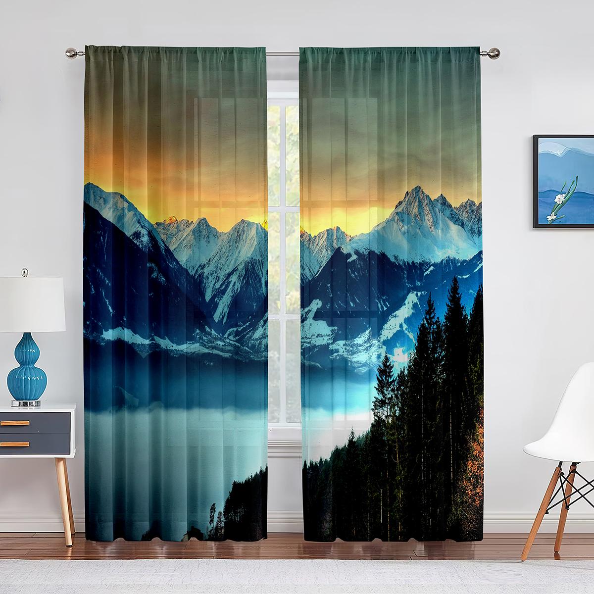 Зимний фермерский дом в заснеженных горах и заснеженном лесу — фото 7