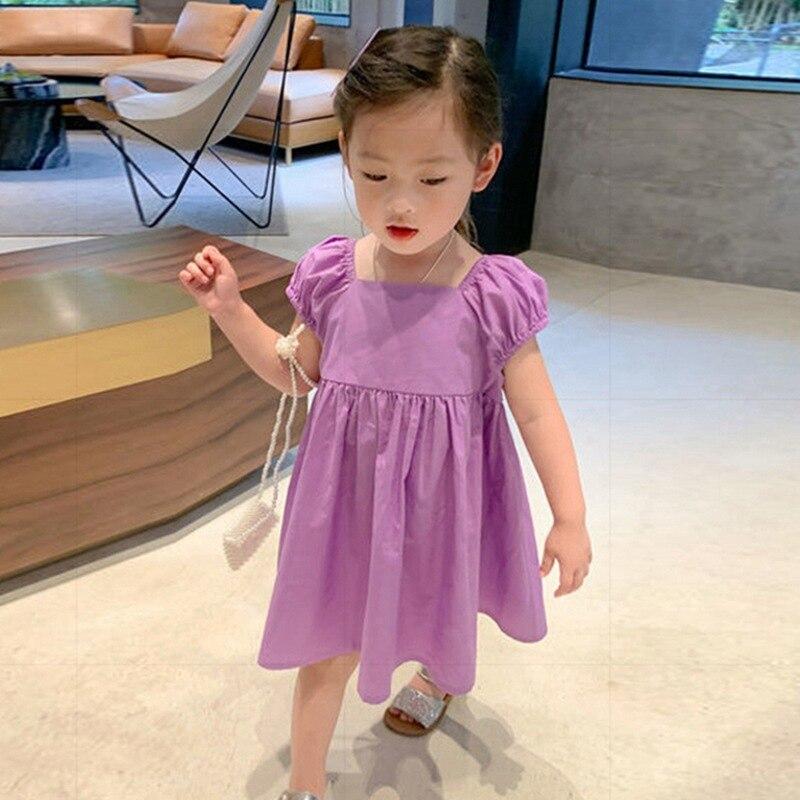 

Летнее однотонное платье принцессы с квадратным воротником и пышными рукавами для девочек с бантом 11