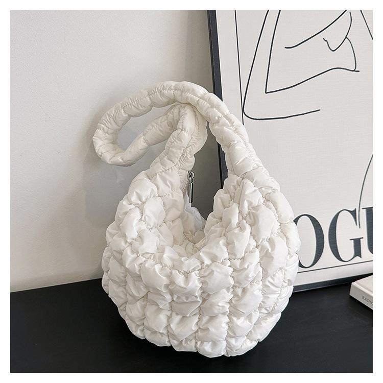 

2026 New Cloud Bag Handheld Down Large Capacity Fashion Mini Versatile Pleated Underarm Bag 35x6x28cm белый