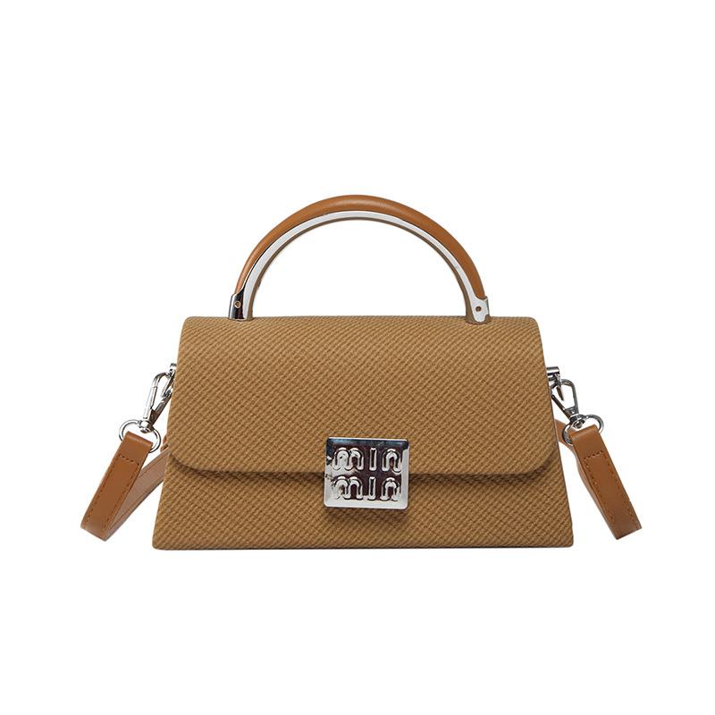 

Fashion temperament Design sense Portable small square bag Female Korean version Foreign style Versatile commuting simple messenger bag коричневый