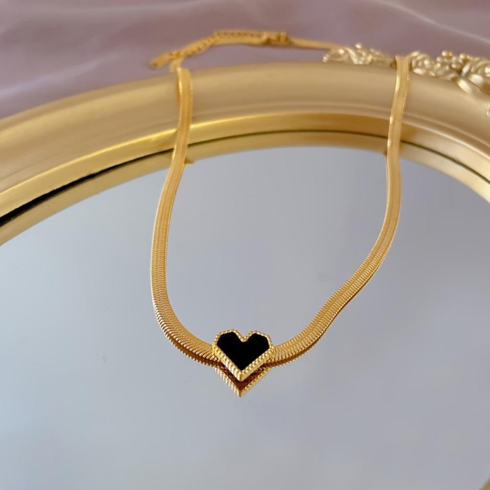 1 gold heart-shaped pendant snake chain necklace - Fashion party jewelry