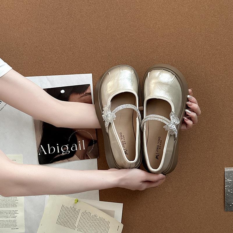 Sommer lässige Strass Schmetterling Damen Ein-Wort Mary Jane Schuhe vielseitige Mode mit Rock Schnalle Französische Einzelne Schuhe