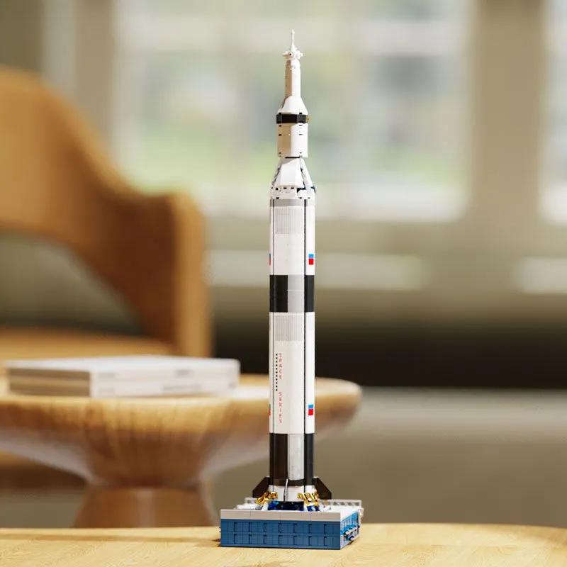 Saturn V Launch Vehicle Building Blocks Toy Astronaut Model 3D Puzzle Aerospace Astronauts Assembly Bricks Educational Toys