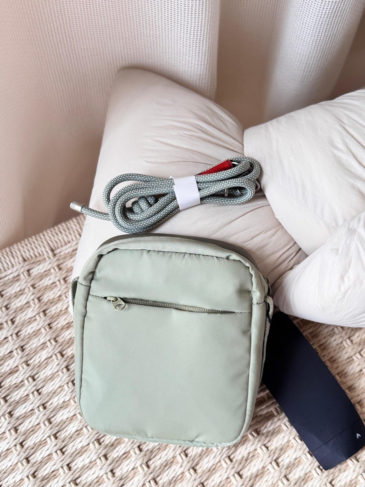 

Japanese Messenger Bag, Mobile Phone Bag, Light Travel, Shoulder Small Square Bag, Leisure Sports Sugar Cube Bag. 13*5*15 армия зеленый