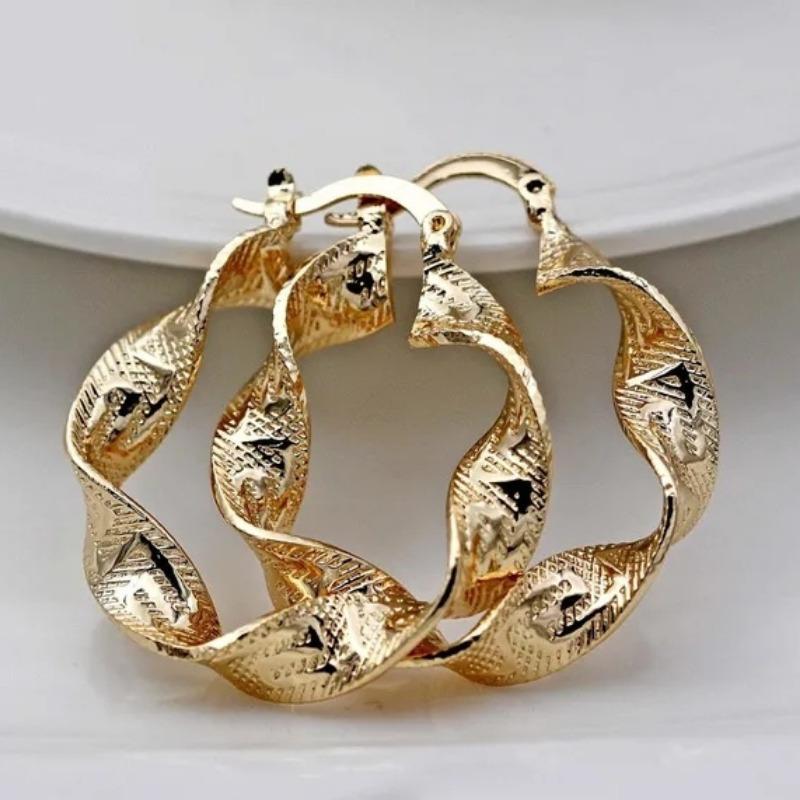 1 Pair Crooked Sculpture Hollow Big Hoop Earrings Womens Accessory Wedding Decoration Earrings