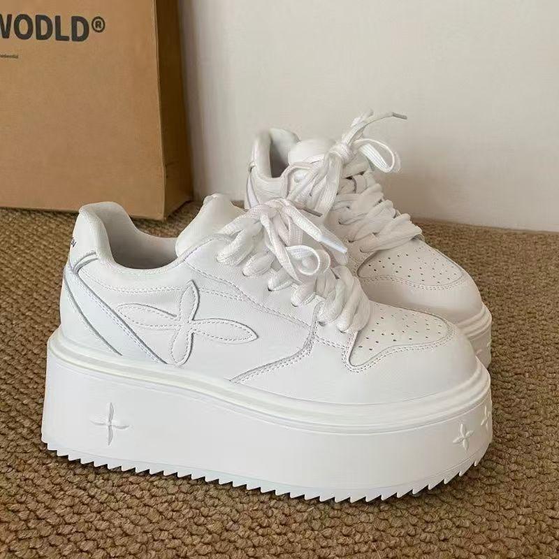 Wear-resistant High-value Thick-soled Fashionable Little White Shoes, Autumn New Four-leaf Clover Muffin Heightening Cute Board Shoes