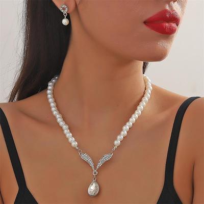 Ευρωαμερικανικό Νυφικό Σετ Μαργαριταριών: Κολιέ με Κρεμαστό Σταγόνα Νερού & Σκουλαρίκια με Στρας