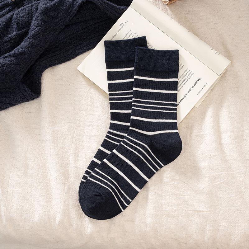 Damen Retro Kirsche gekämmte Baumwolle Mid-Calf Socken mit gestreifter Spitzenrüsche - Herbst/Winter Japanischer Stil.