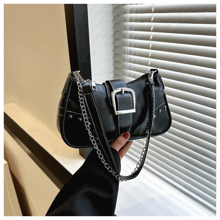 2023 New Spring Fashion Pu Rivet Personality Bag Street Trend Solid Color Chain Single Shoulder Small Square Bag чёрный
