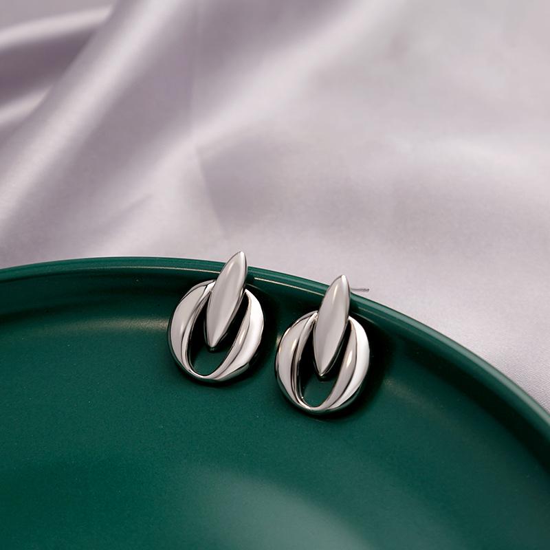 European-American Geometric Metal Earrings: 3D Tulip Heart Pendant Cuffs