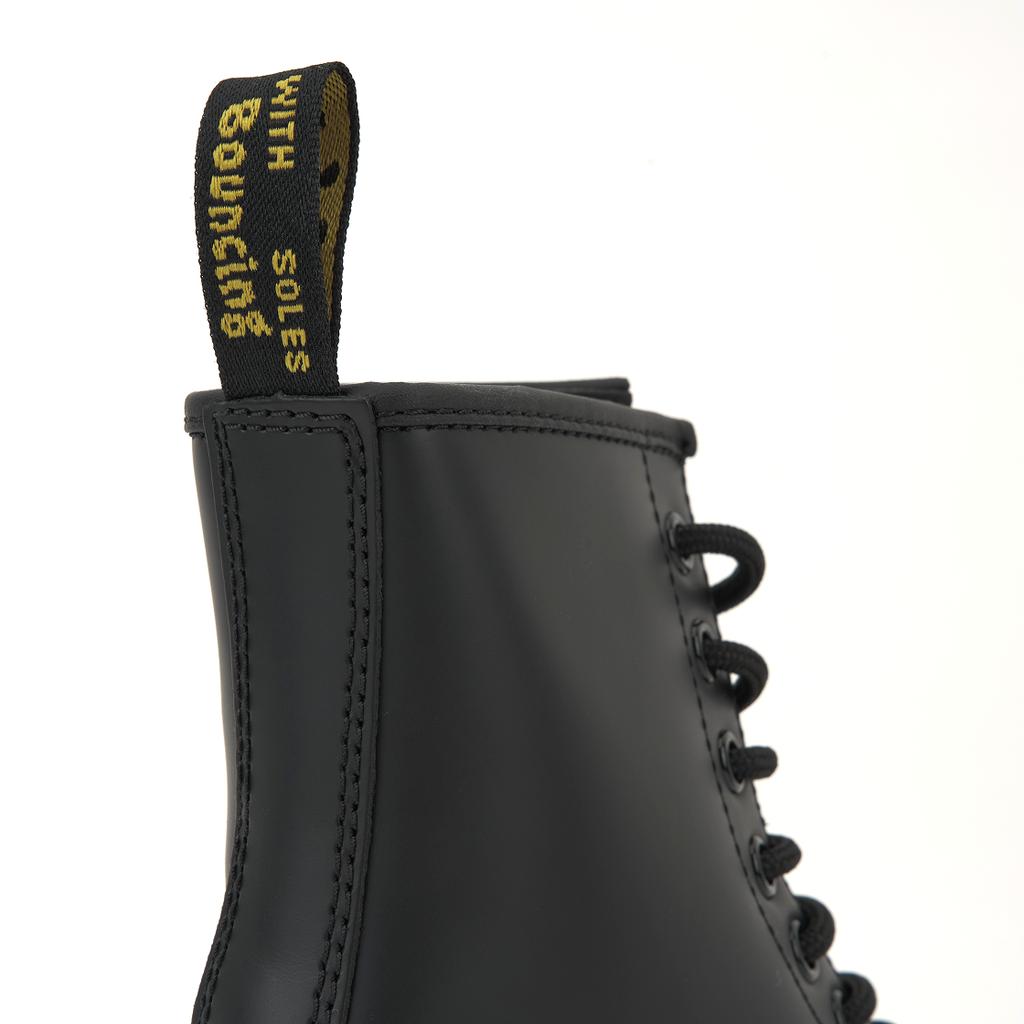 Dr. Martens 1460 Classic Smooth Leather 8 Eye Boots Unisex Boots Black 10072004