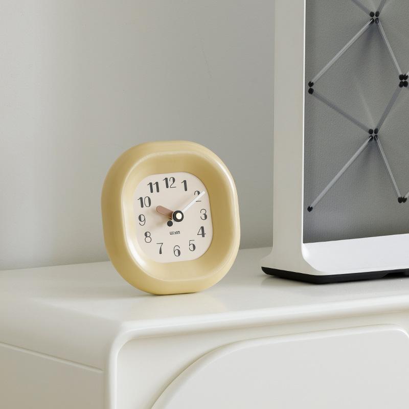 Decorative Items for the Home Living Room Entrance, Office Desk Accessories, Creative Cream Style Wall Clocks
