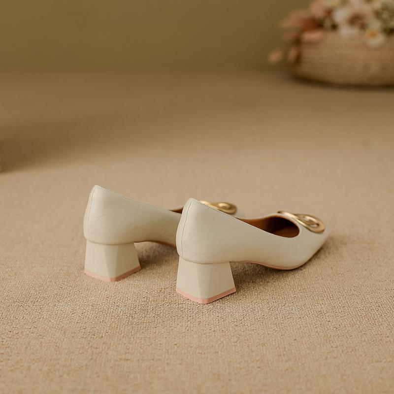 New soft-soled leather shoes are not tired of feet, spring and summer metal buckle high heels, thick heels, single shoes, socialite style