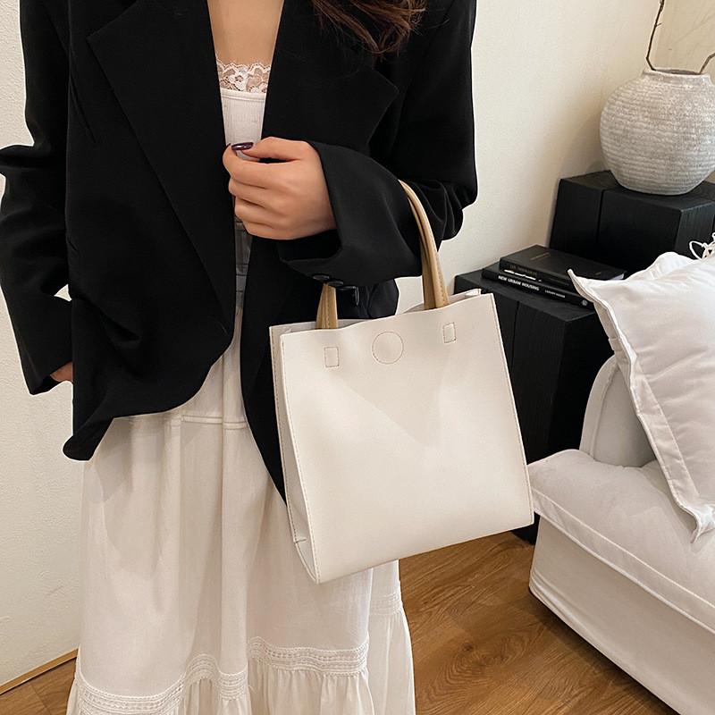 Street Style Ladies Tote Bag With Pu Material And Magnetic Closure For Daily Use