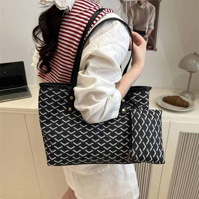 Large capacity tote bag shoulder bag spring fashion retro women's bag niche casual handbag