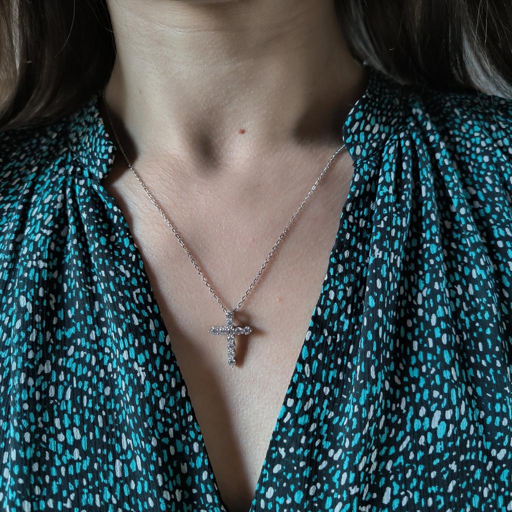 Серебряное колье с фианитами, вес изделия 3,66 гр (2198567)