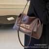 Large Capacity Bag Women's 2025 New Niche Design Fashionable Commuter Tote Bag Retro Texture Women's Shoulder Bag