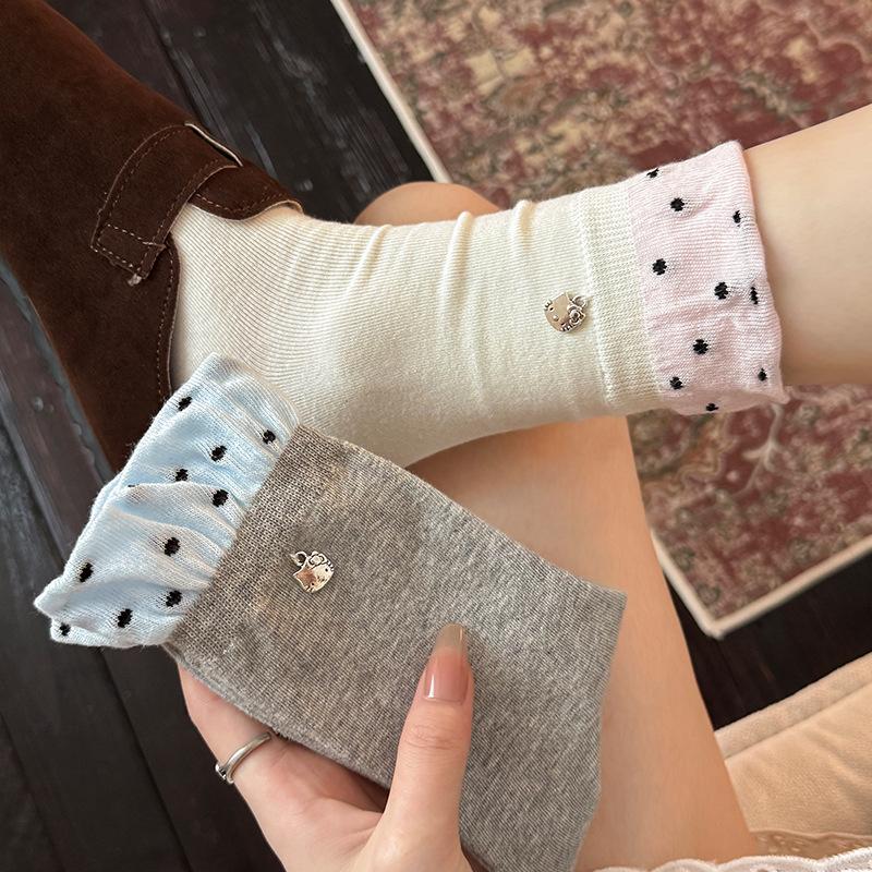 Female Spring and Autumn Sweet Cartoon Cat Pendant Collision Color Polka Dot Bubble Mouth College Wind Tube Pile Socks